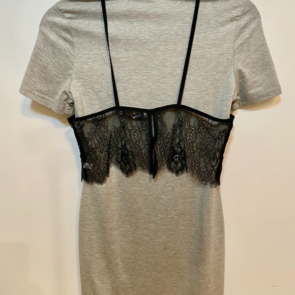 Dresses - Picture 2 of 6